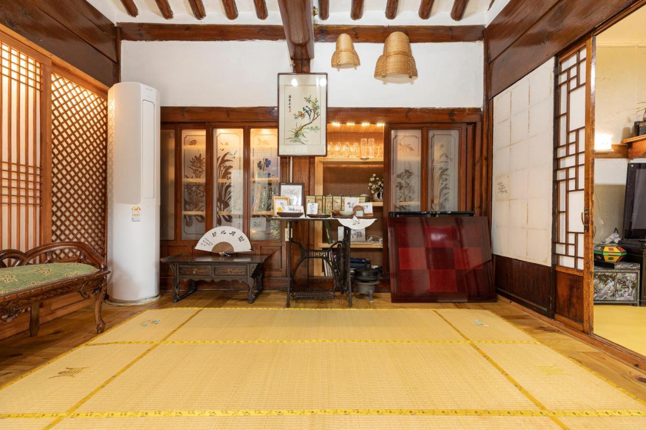 Dongmyo Hanok Sihwadang - Private Korean Style House In The City Center With A Beautiful Garden Soul Exteriér fotografie